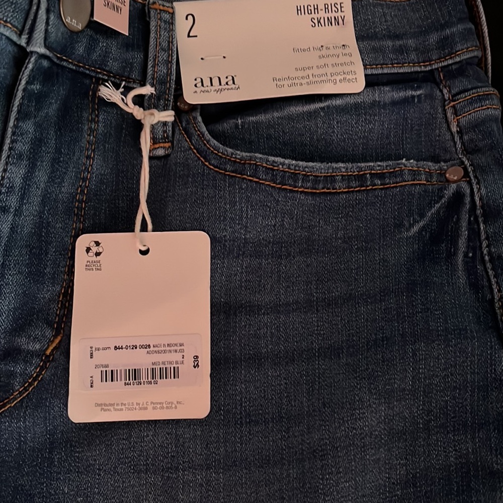 Never been worn a.n.a jeans got them at JC pennies never worn - Picture 2 of 4